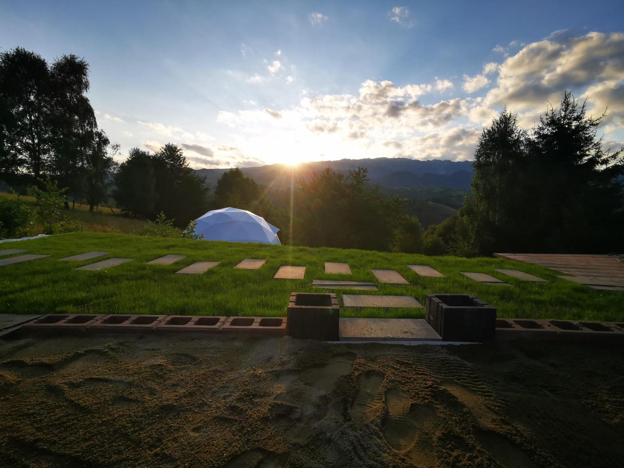 Glamping Zazen Hotel Drumu Carului Bagian luar foto